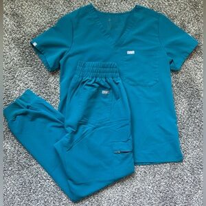 FIGS scrub set - size small